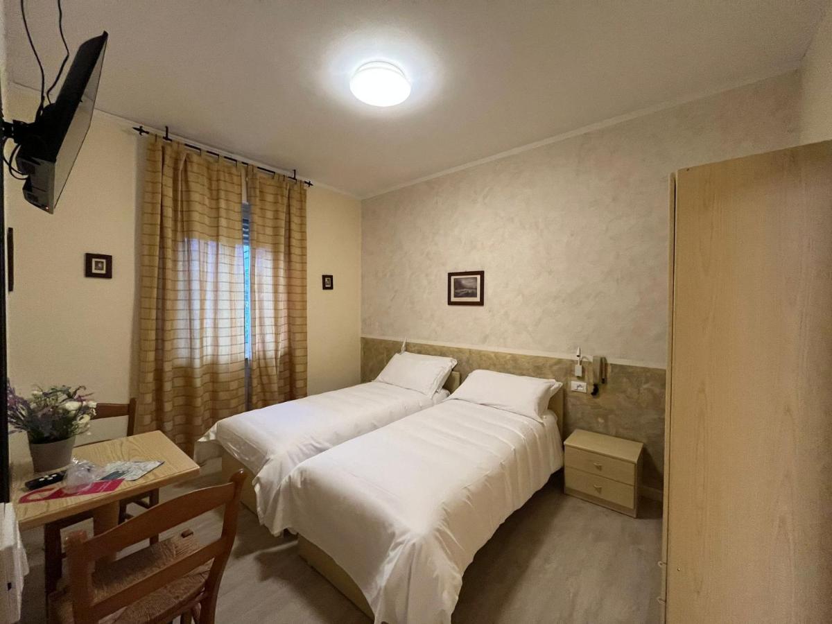 Albergo Aquila Lazise Bagian luar foto