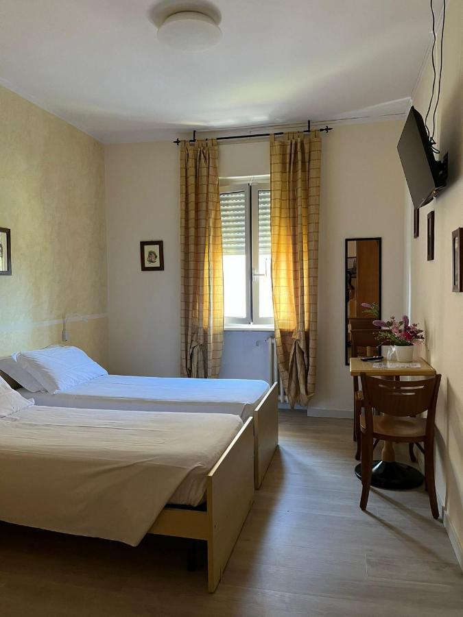 Albergo Aquila Lazise Bagian luar foto