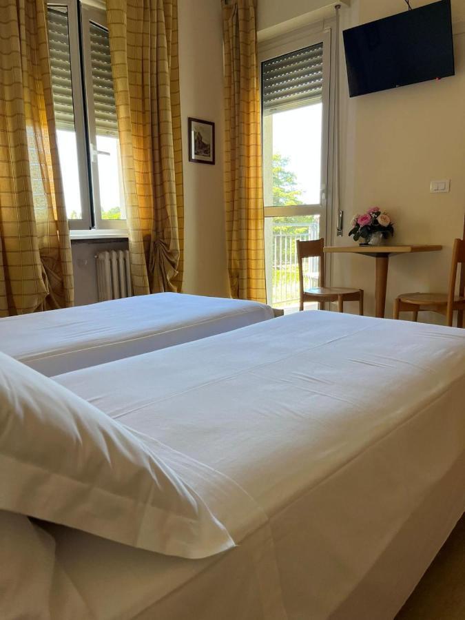 Albergo Aquila Lazise Bagian luar foto
