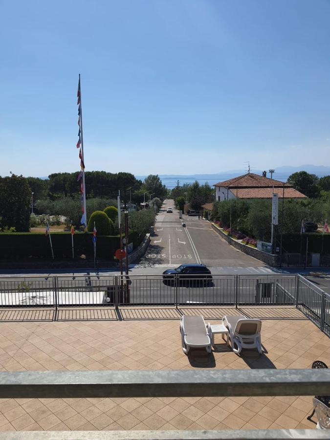 Albergo Aquila Lazise Bagian luar foto
