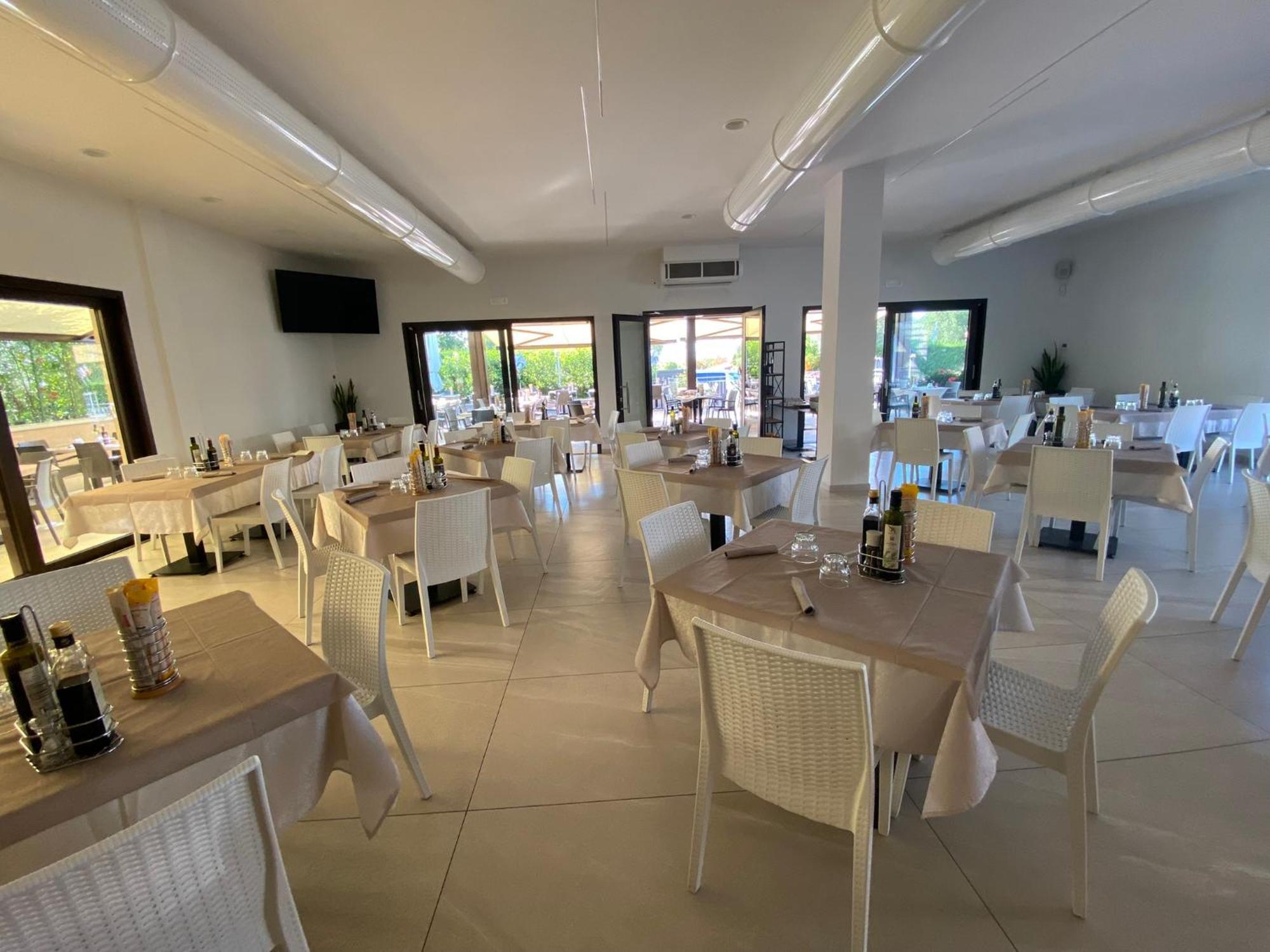 Albergo Aquila Lazise Bagian luar foto