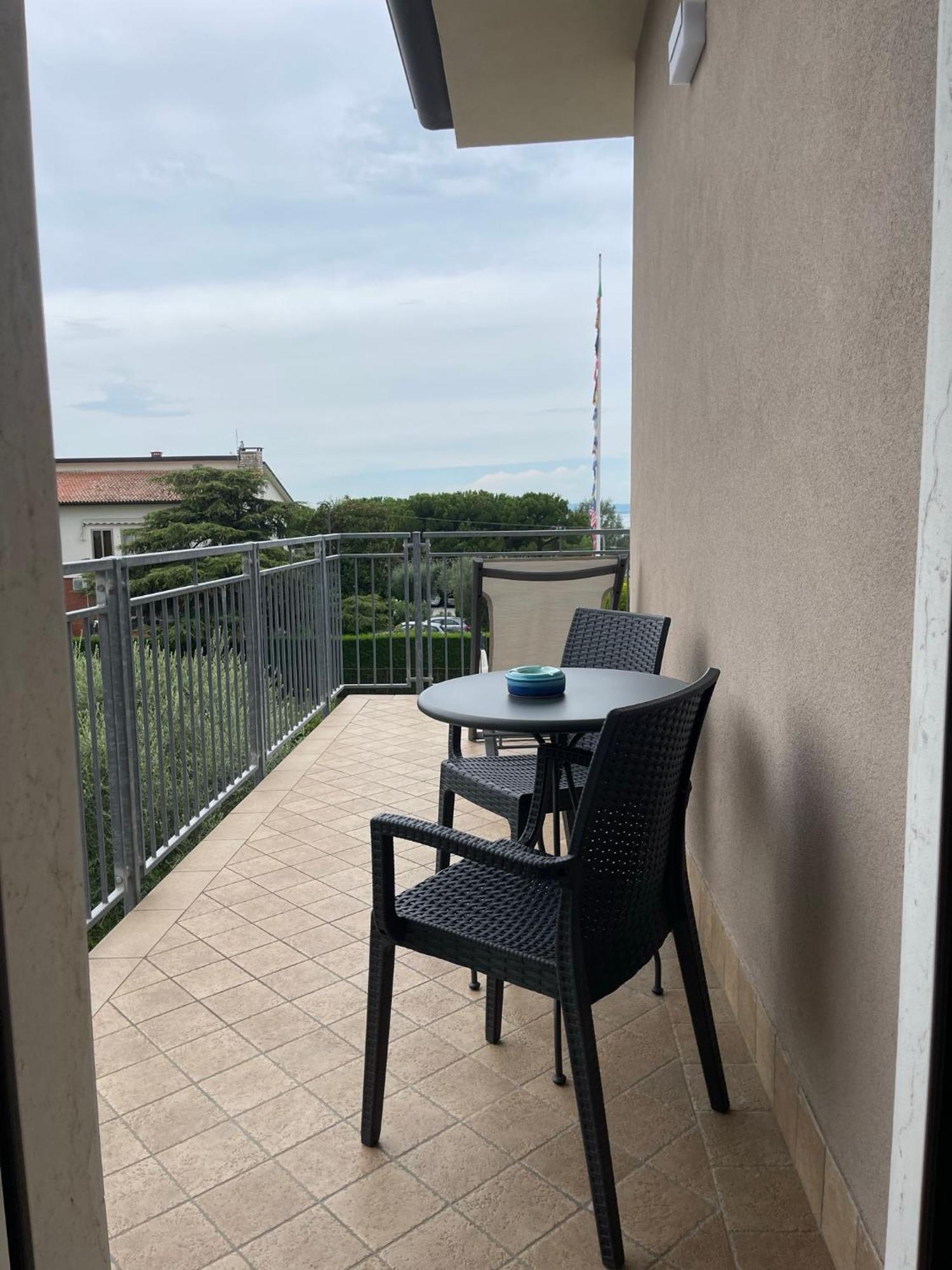 Albergo Aquila Lazise Bagian luar foto